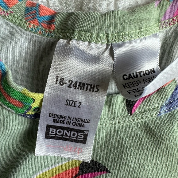 Bonds Pajama Set - Ruffle Sleeve Shirt + Shorts - Size 2 / 18-24 Months - Picture 3 of 4